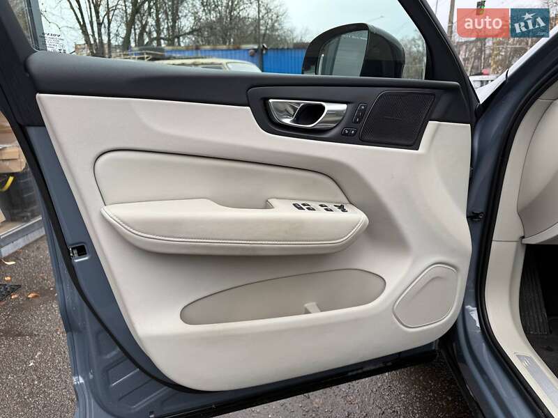 Внедорожник / Кроссовер Volvo XC60 2023 в Полтаве