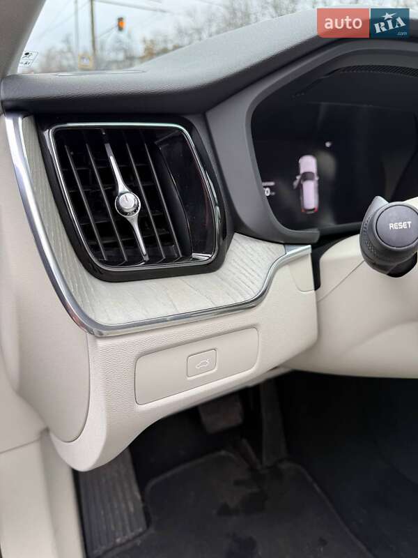 Внедорожник / Кроссовер Volvo XC60 2023 в Полтаве