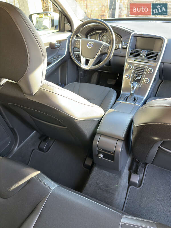 Позашляховик / Кросовер Volvo XC60 2015 в Чернівцях