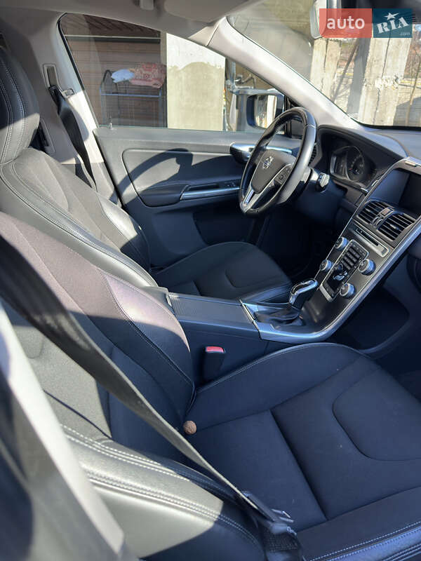 Позашляховик / Кросовер Volvo XC60 2015 в Чернівцях