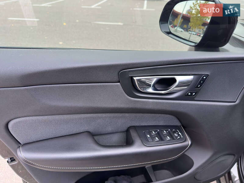 Внедорожник / Кроссовер Volvo XC60 2020 в Киеве