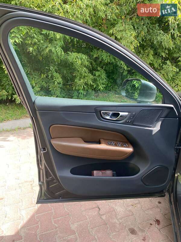 Внедорожник / Кроссовер Volvo XC60 2018 в Ровно