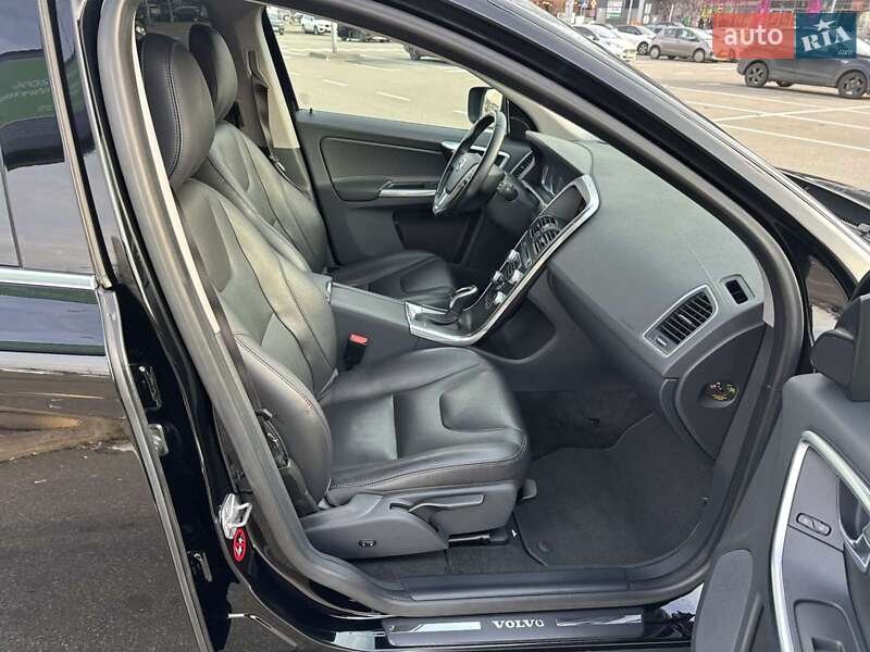 Позашляховик / Кросовер Volvo XC60 2016 в Києві