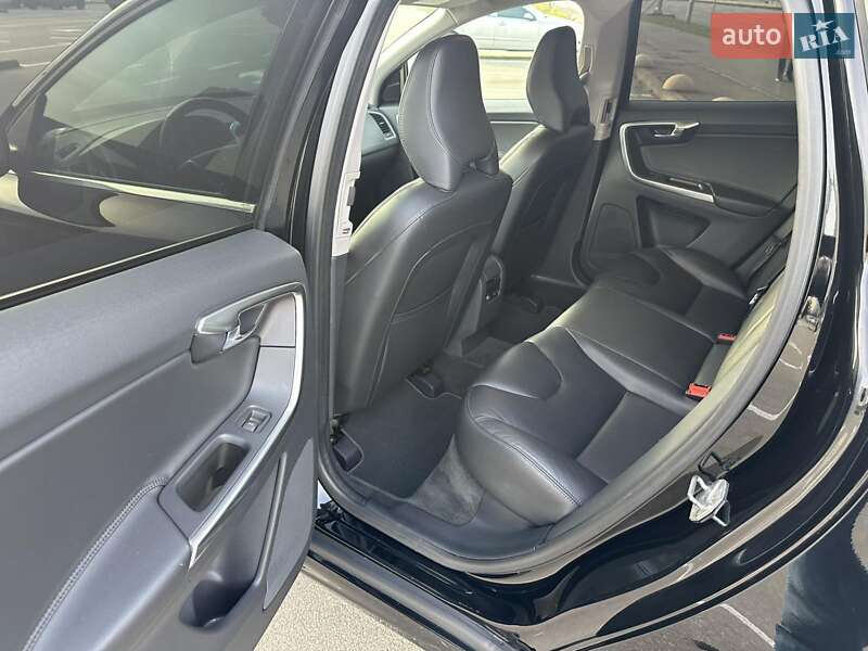 Позашляховик / Кросовер Volvo XC60 2016 в Києві