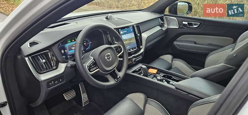 Внедорожник / Кроссовер Volvo XC60 2022 в Киеве