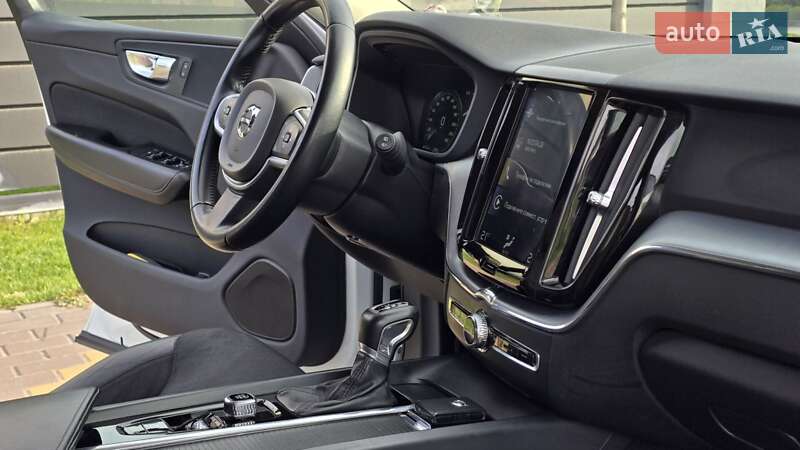 Внедорожник / Кроссовер Volvo XC60 2019 в Киеве