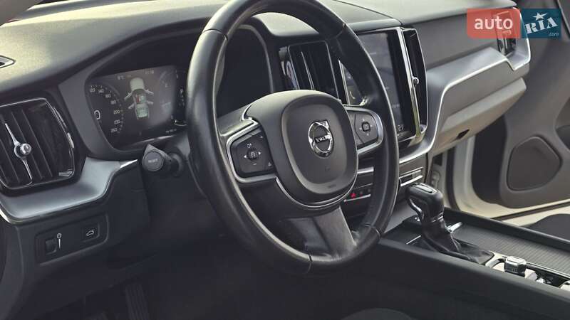 Внедорожник / Кроссовер Volvo XC60 2019 в Киеве