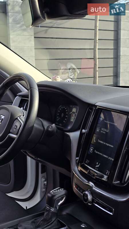Внедорожник / Кроссовер Volvo XC60 2019 в Киеве