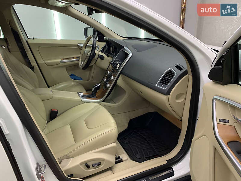 Позашляховик / Кросовер Volvo XC60 2015 в Києві фото 9 Позашляховик / Кросовер Volvo XC60 2015 в Києві