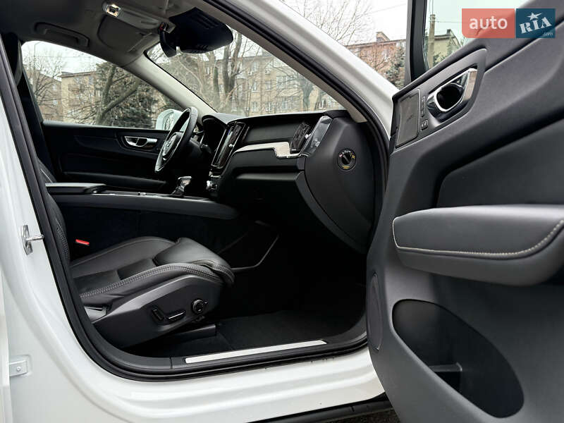 Внедорожник / Кроссовер Volvo XC60 2018 в Днепре фото 14 Внедорожник / Кроссовер Volvo XC60 2018 в Днепре
