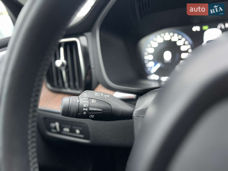 Внедорожник / Кроссовер Volvo XC60 2019 в Киеве