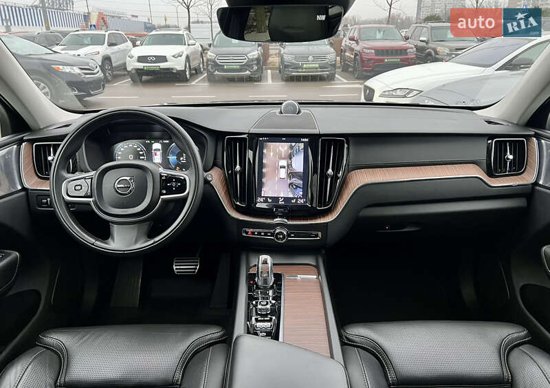Внедорожник / Кроссовер Volvo XC60 2019 в Киеве