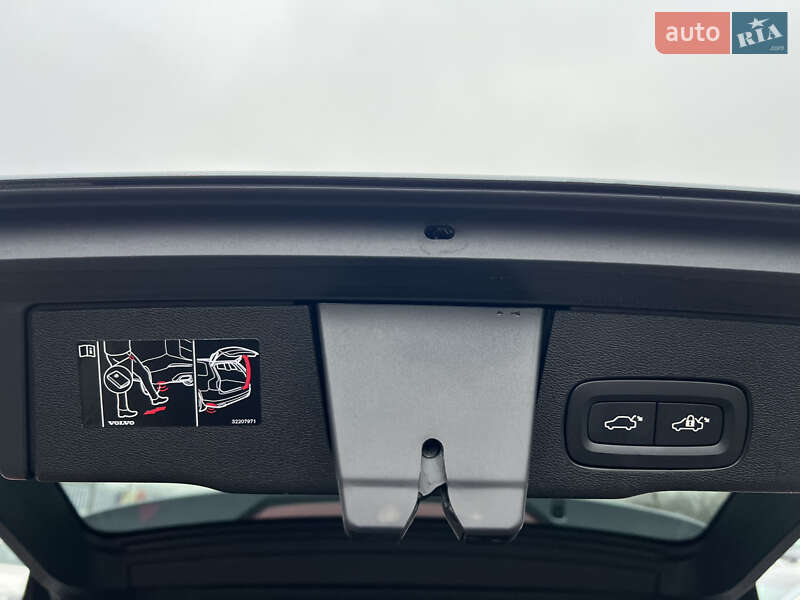 Внедорожник / Кроссовер Volvo XC60 2019 в Киеве