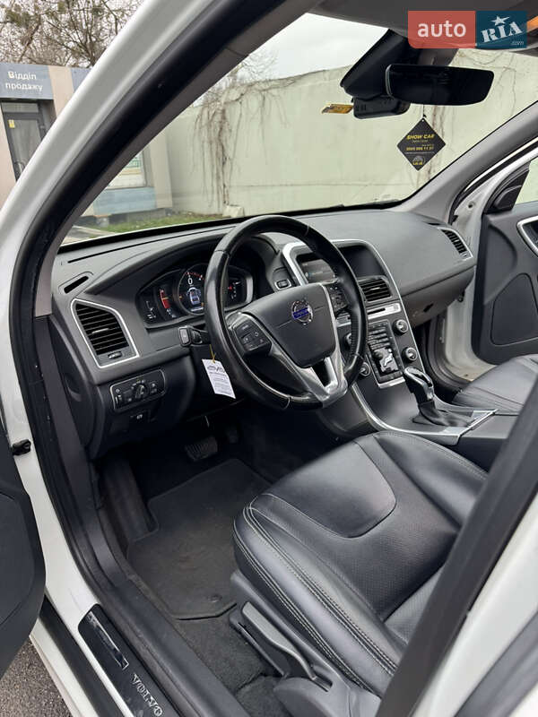 Внедорожник / Кроссовер Volvo XC60 2015 в Киеве