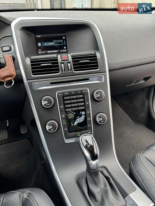 Внедорожник / Кроссовер Volvo XC60 2015 в Киеве