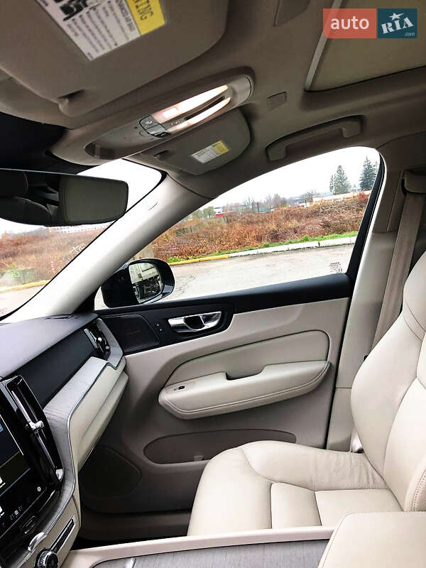 Внедорожник / Кроссовер Volvo XC60 2022 в Черновцах