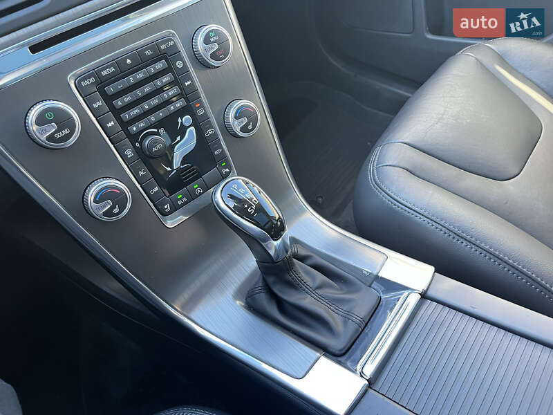 Позашляховик / Кросовер Volvo XC60 2016 в Києві фото 37 Позашляховик / Кросовер Volvo XC60 2016 в Києві
