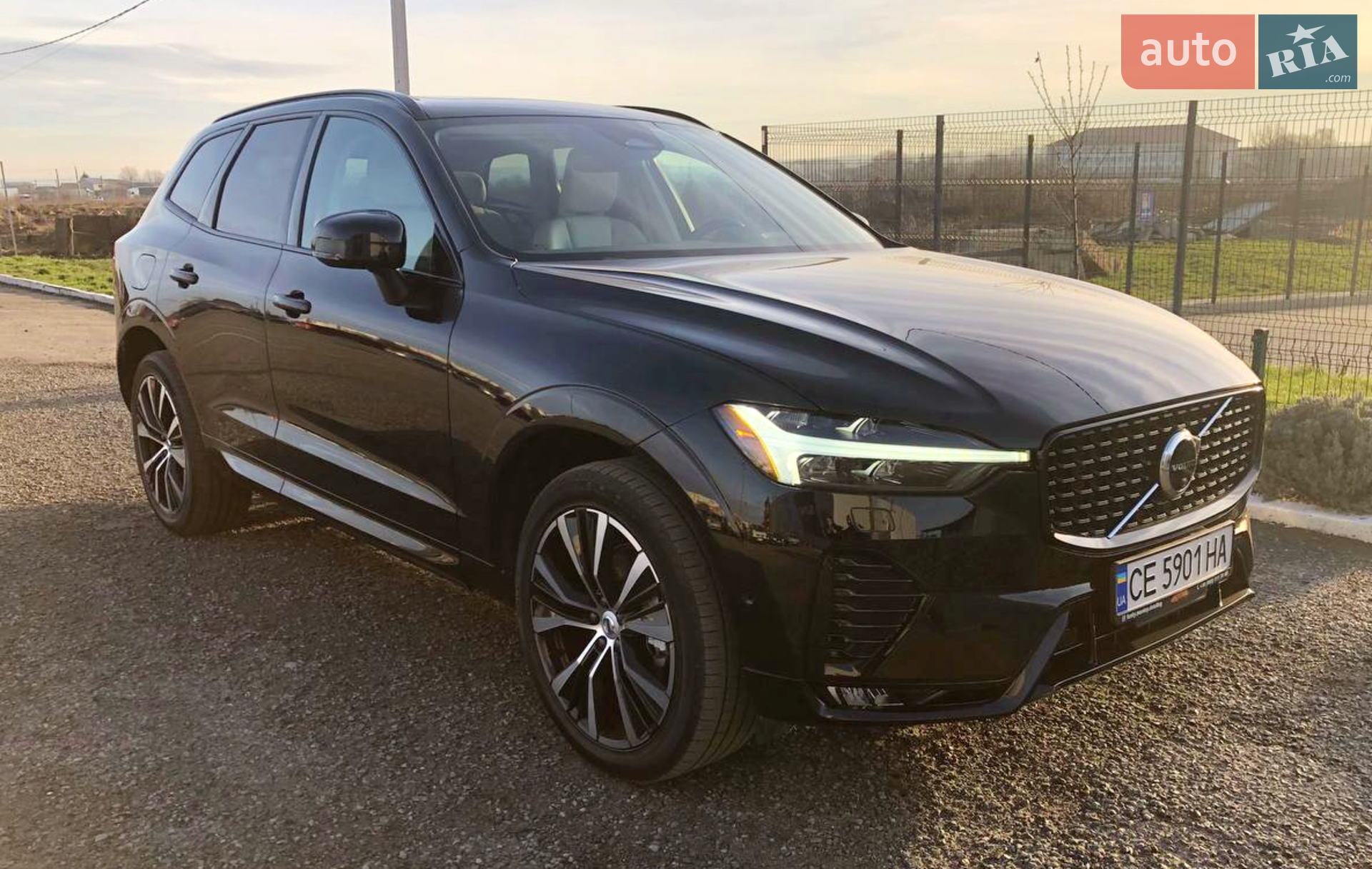 2022 Volvo XC60 - фото 1