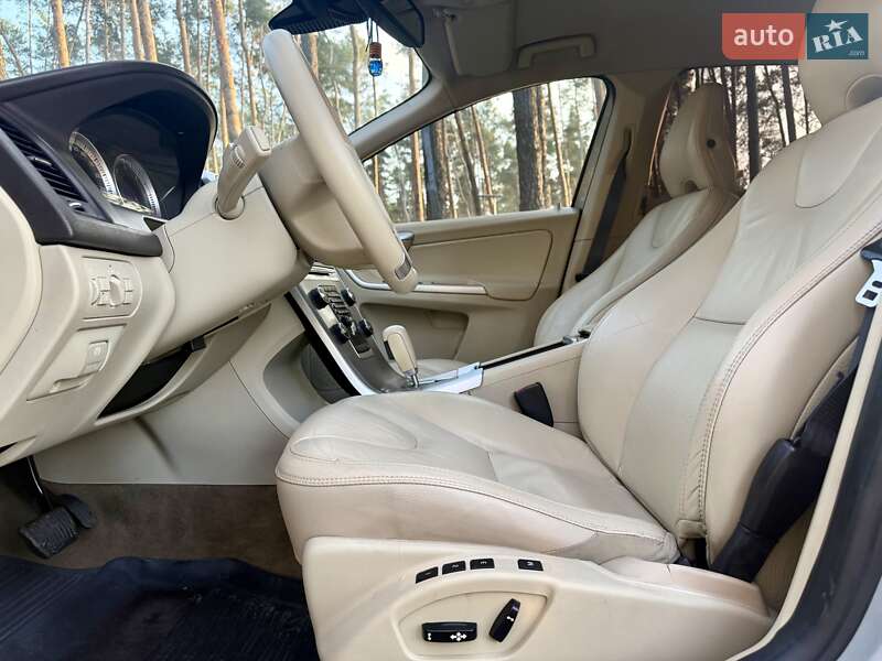 Внедорожник / Кроссовер Volvo XC60 2012 в Киеве