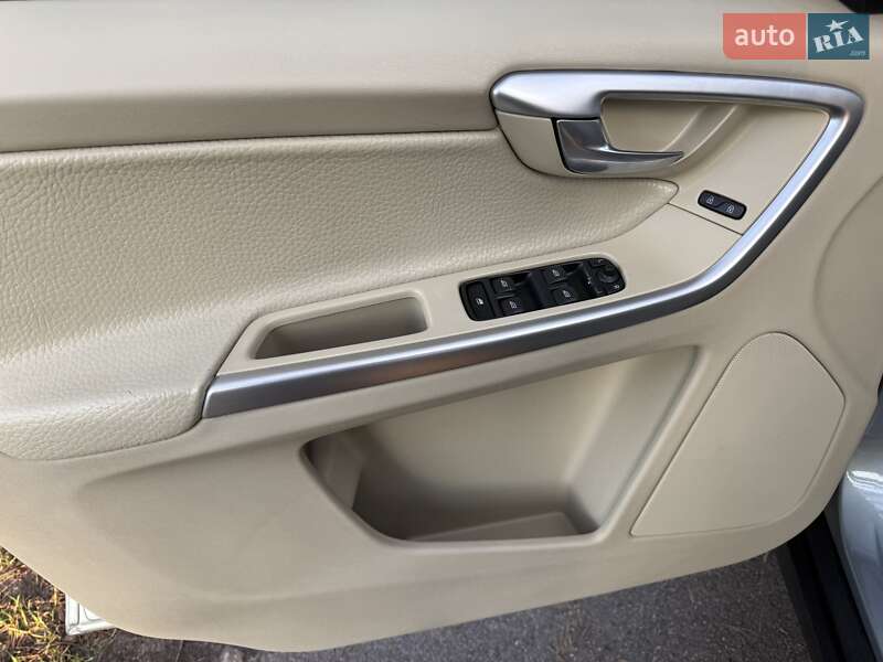 Внедорожник / Кроссовер Volvo XC60 2012 в Киеве