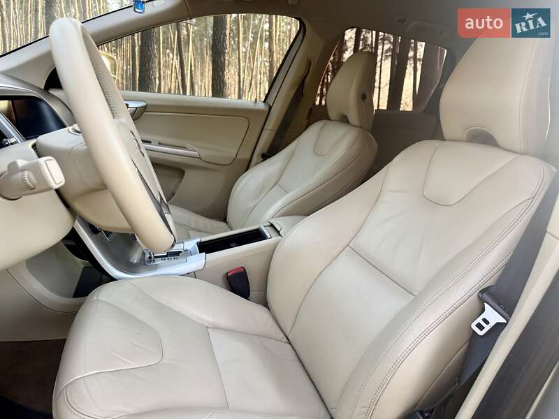 Внедорожник / Кроссовер Volvo XC60 2012 в Киеве