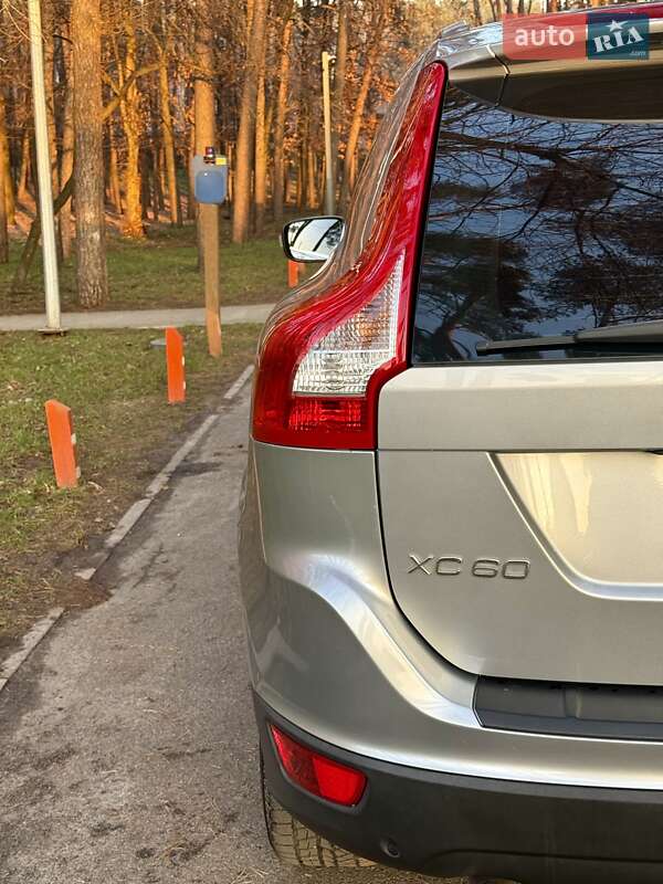 Внедорожник / Кроссовер Volvo XC60 2012 в Киеве