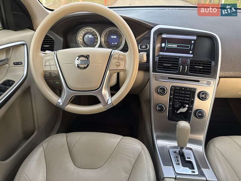 Внедорожник / Кроссовер Volvo XC60 2012 в Киеве