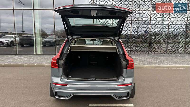 Внедорожник / Кроссовер Volvo XC60 2023 в Киеве