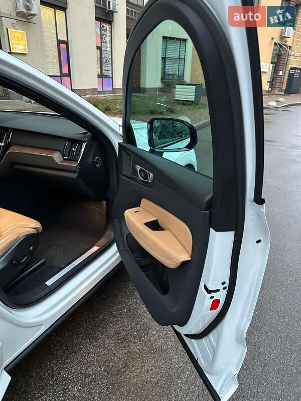 Внедорожник / Кроссовер Volvo XC60 2022 в Киеве фото 9 Внедорожник / Кроссовер Volvo XC60 2022 в Киеве