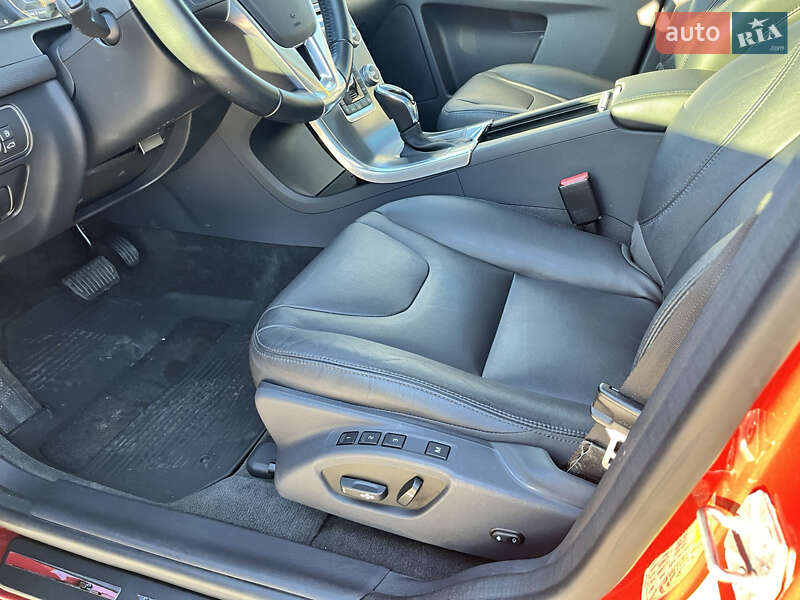 Внедорожник / Кроссовер Volvo XC60 2016 в Василькове