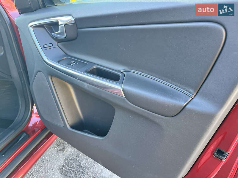 Внедорожник / Кроссовер Volvo XC60 2016 в Василькове