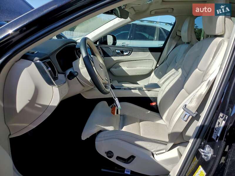 Внедорожник / Кроссовер Volvo XC60 2021 в Киеве