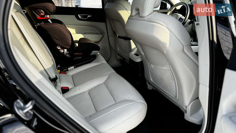 Внедорожник / Кроссовер Volvo XC60 2024 в Киеве