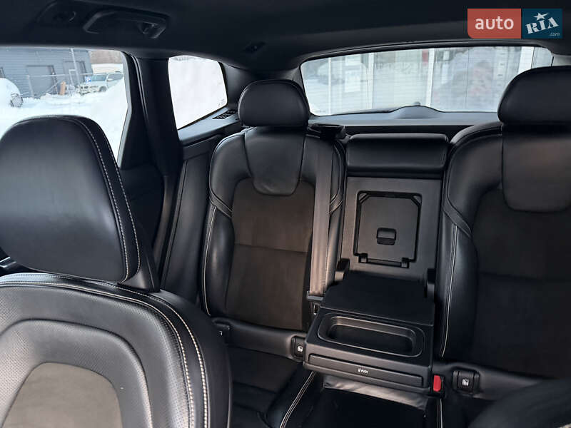 Внедорожник / Кроссовер Volvo XC60 2017 в Ровно