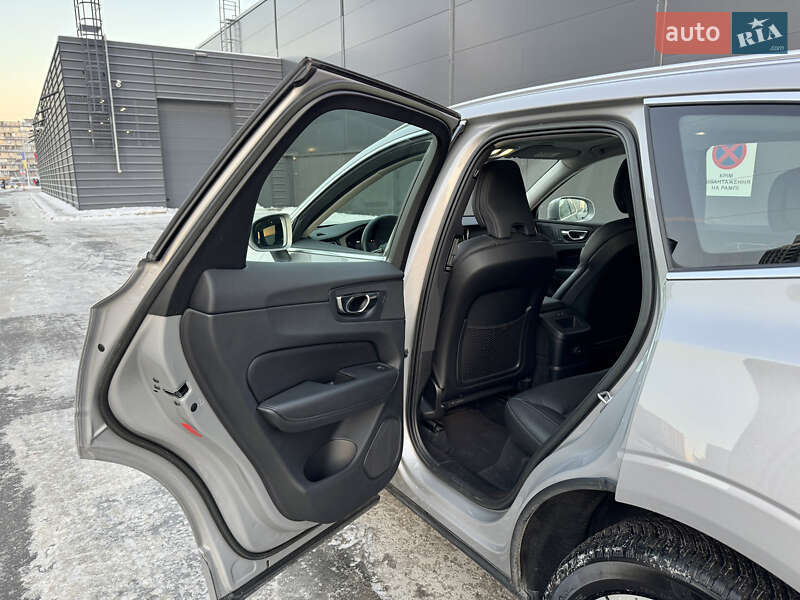 Внедорожник / Кроссовер Volvo XC60 2022 в Киеве