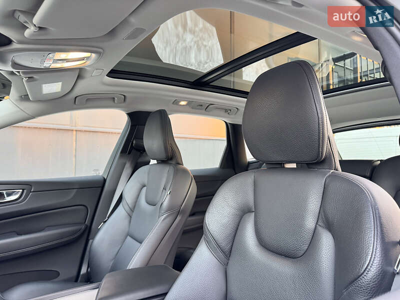 Внедорожник / Кроссовер Volvo XC60 2022 в Киеве