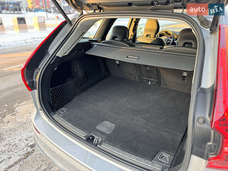 Внедорожник / Кроссовер Volvo XC60 2022 в Киеве