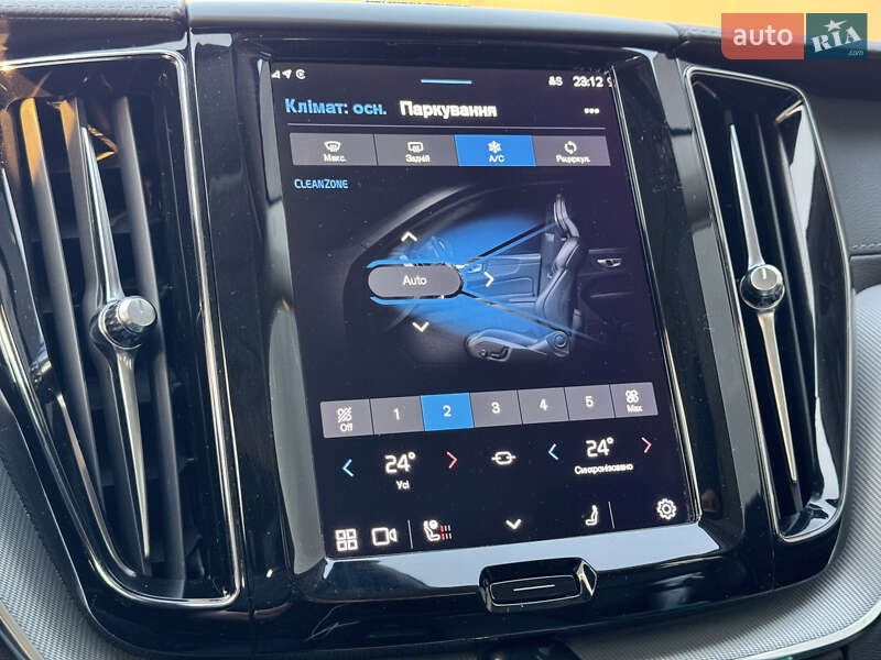 Внедорожник / Кроссовер Volvo XC60 2022 в Киеве