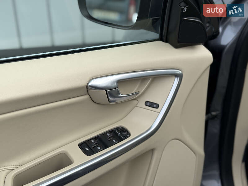 Внедорожник / Кроссовер Volvo XC60 2015 в Владимире