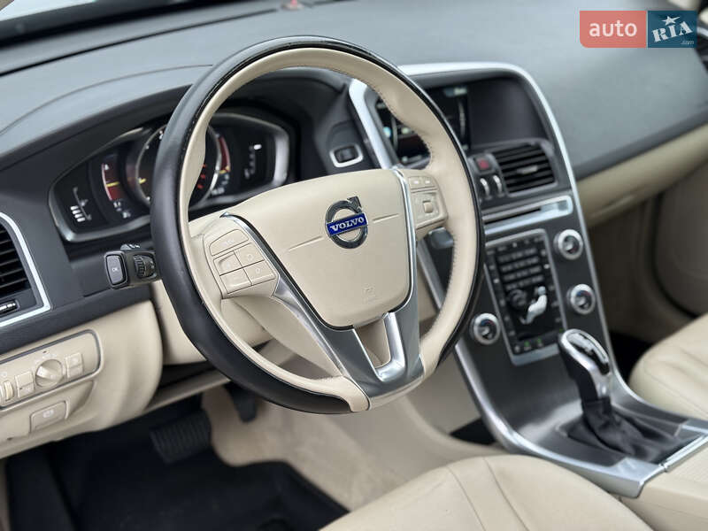 Внедорожник / Кроссовер Volvo XC60 2015 в Владимире