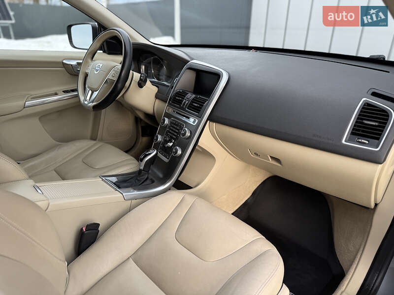 Внедорожник / Кроссовер Volvo XC60 2015 в Владимире