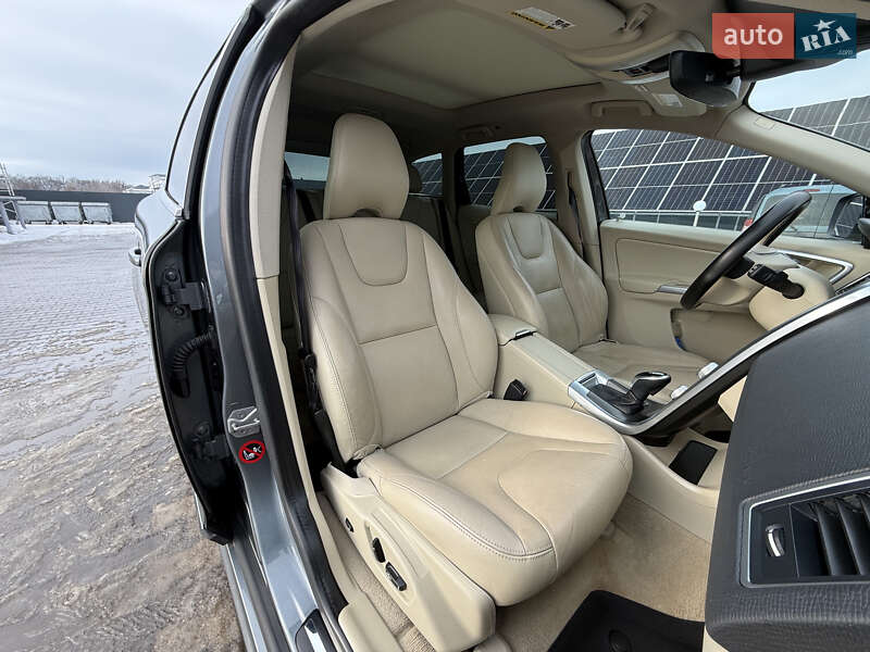 Внедорожник / Кроссовер Volvo XC60 2015 в Владимире