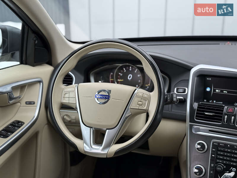 Внедорожник / Кроссовер Volvo XC60 2015 в Владимире