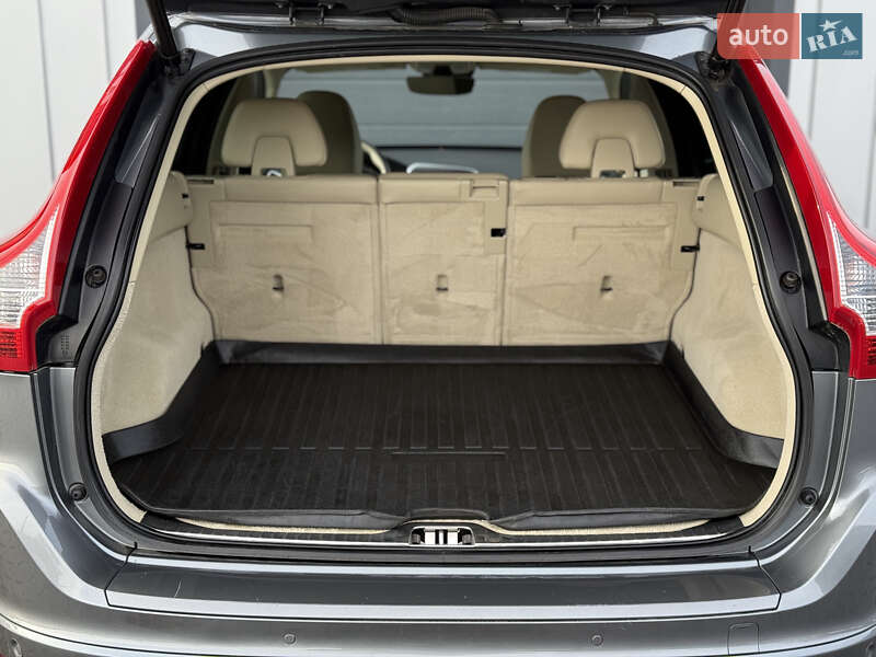 Внедорожник / Кроссовер Volvo XC60 2015 в Владимире