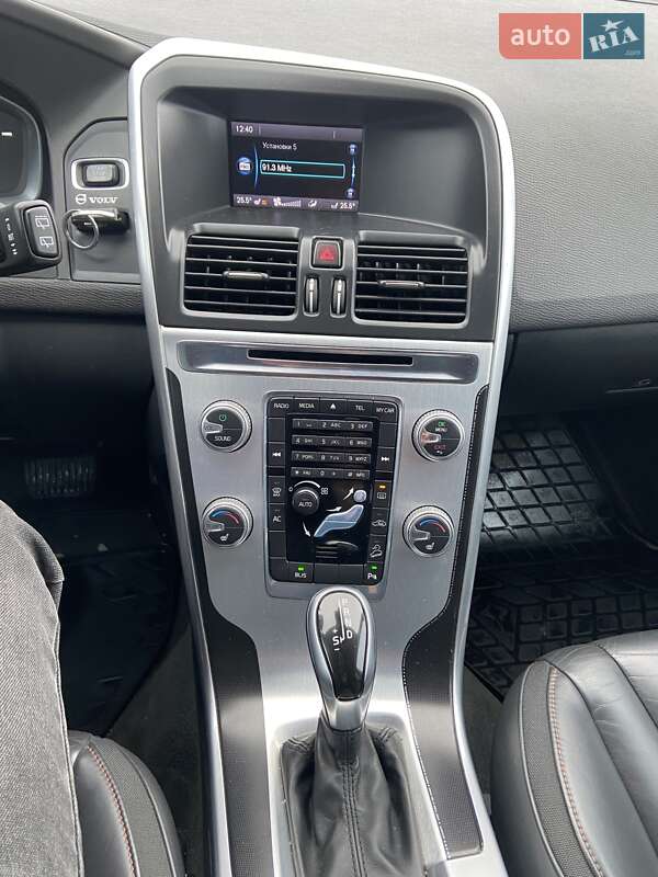 Позашляховик / Кросовер Volvo XC60 2014 в Чернівцях