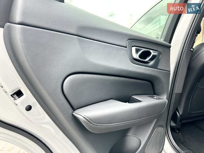 Внедорожник / Кроссовер Volvo XC60 2023 в Одессе