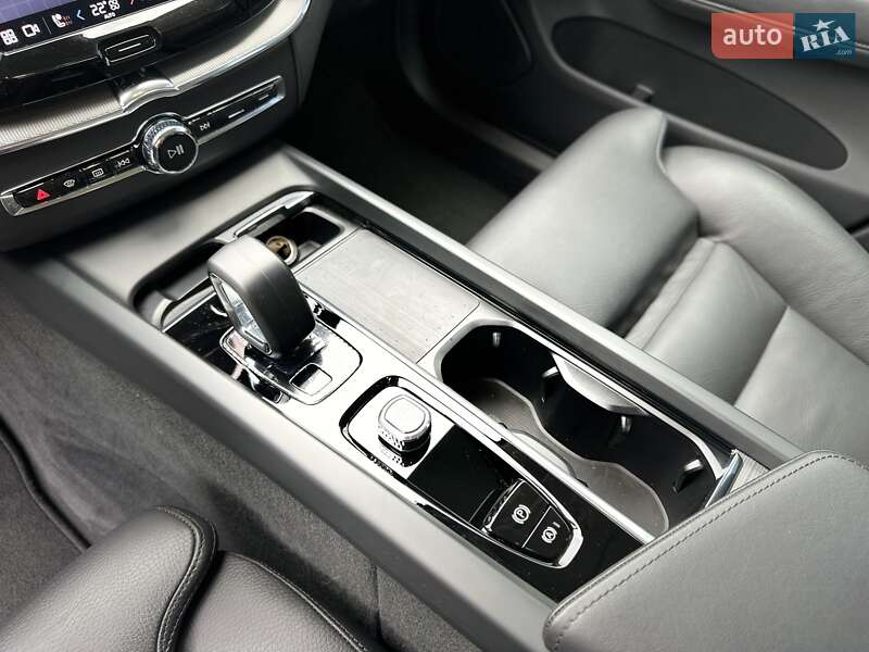 Внедорожник / Кроссовер Volvo XC60 2023 в Одессе