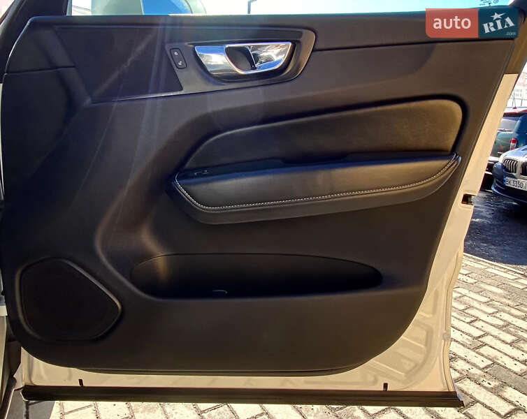 Внедорожник / Кроссовер Volvo XC60 2018 в Ровно