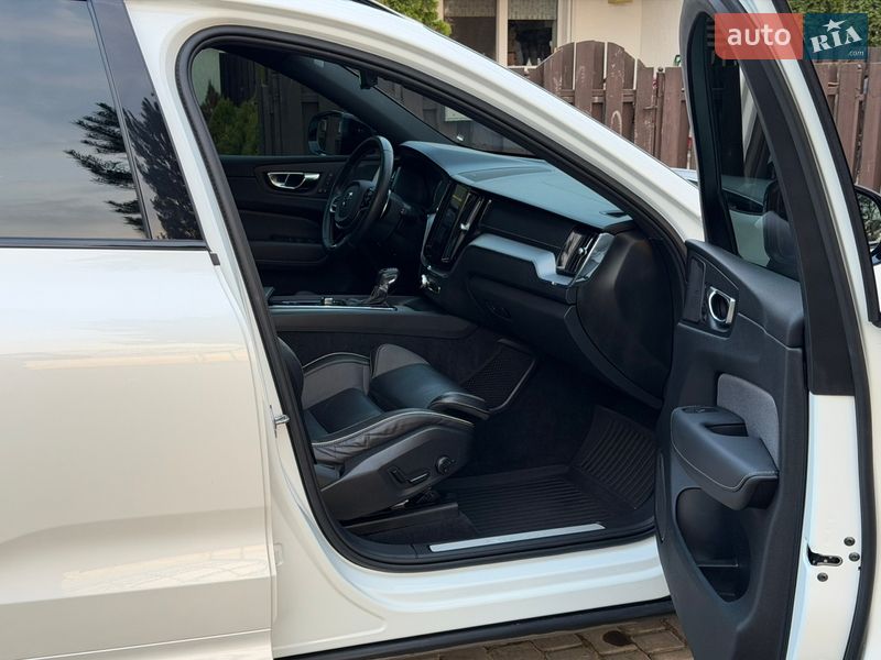 Внедорожник / Кроссовер Volvo XC60 2019 в Львове