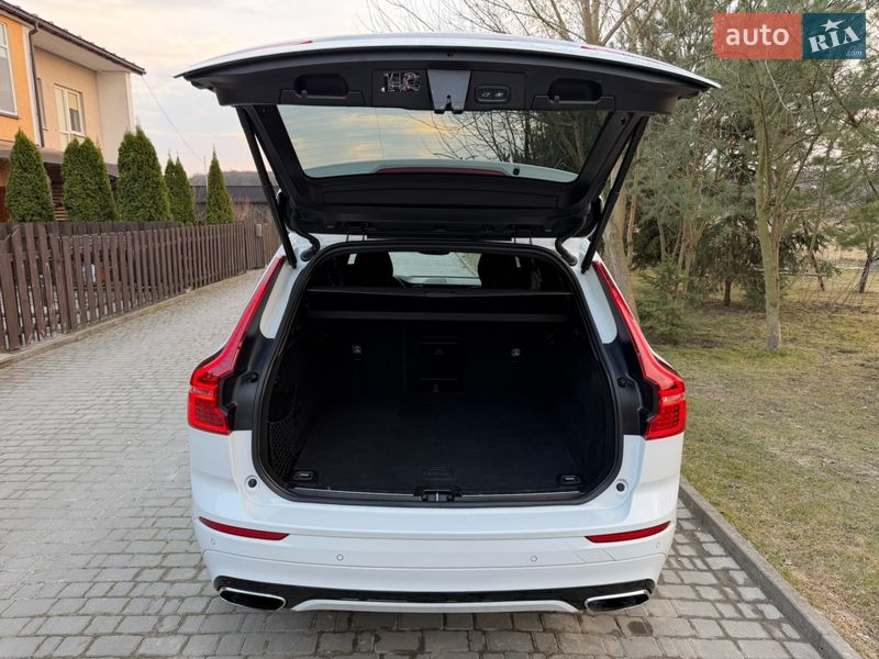 Внедорожник / Кроссовер Volvo XC60 2019 в Львове